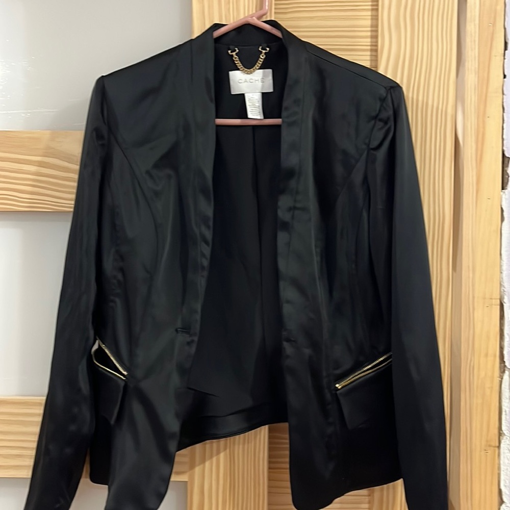 Worn once cache jacket, color black, size 6, very good condition